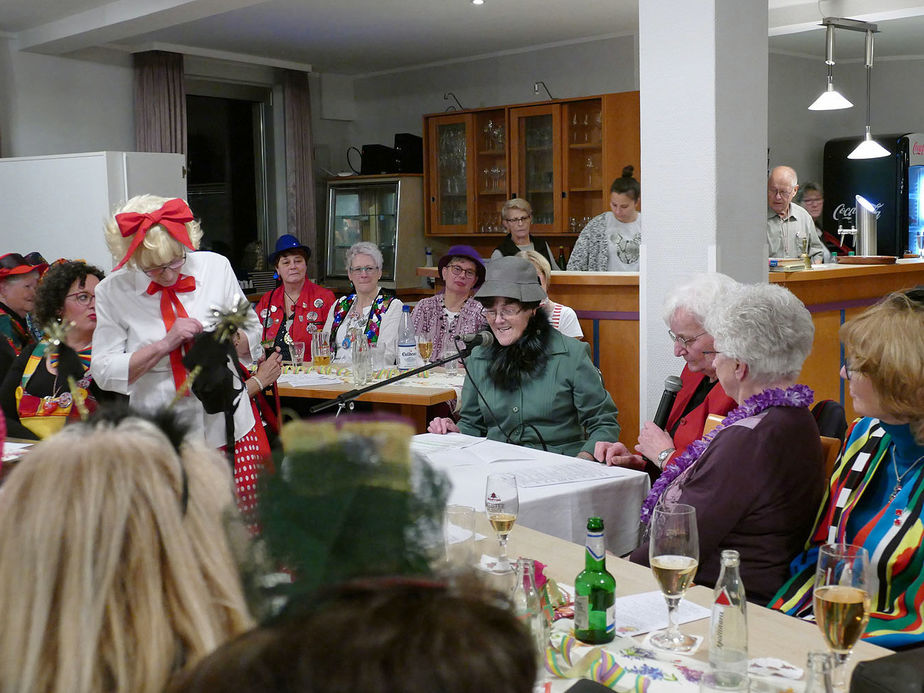 Frauenkarneval der kfd im Landhotel Weinrich (Foto: Karl-Franz Thiede)